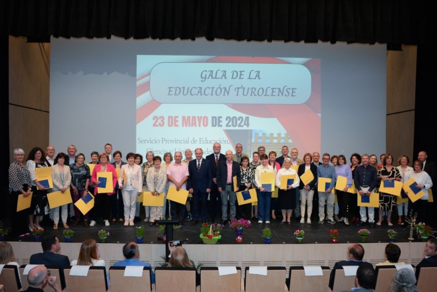 Homenaje al personal  de Educación por su dedicación al alumnado