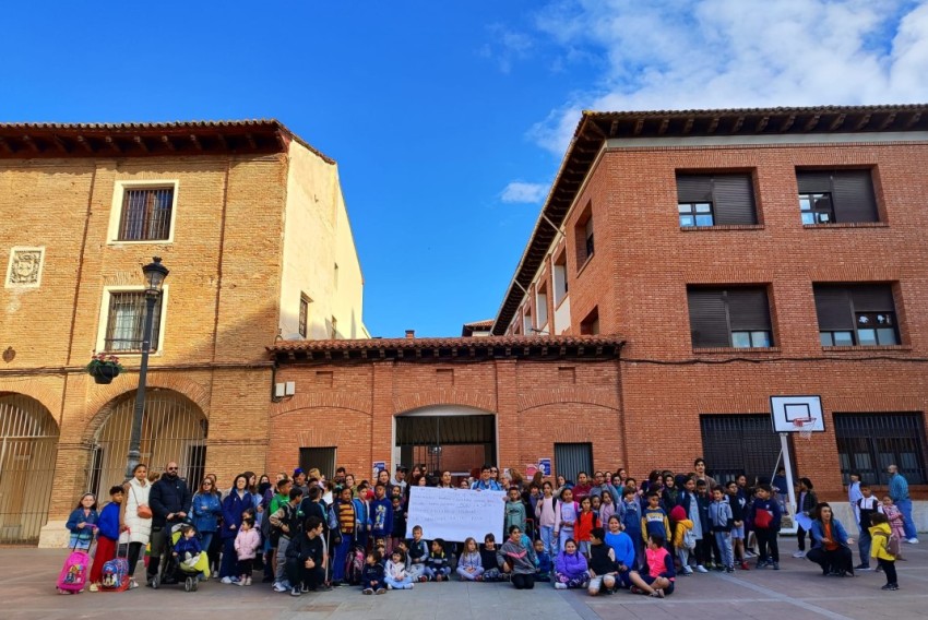 La empresa de limpieza del colegio Pierres Vedel despide a las trabajadoras  a las que debe seis meses de sueldo