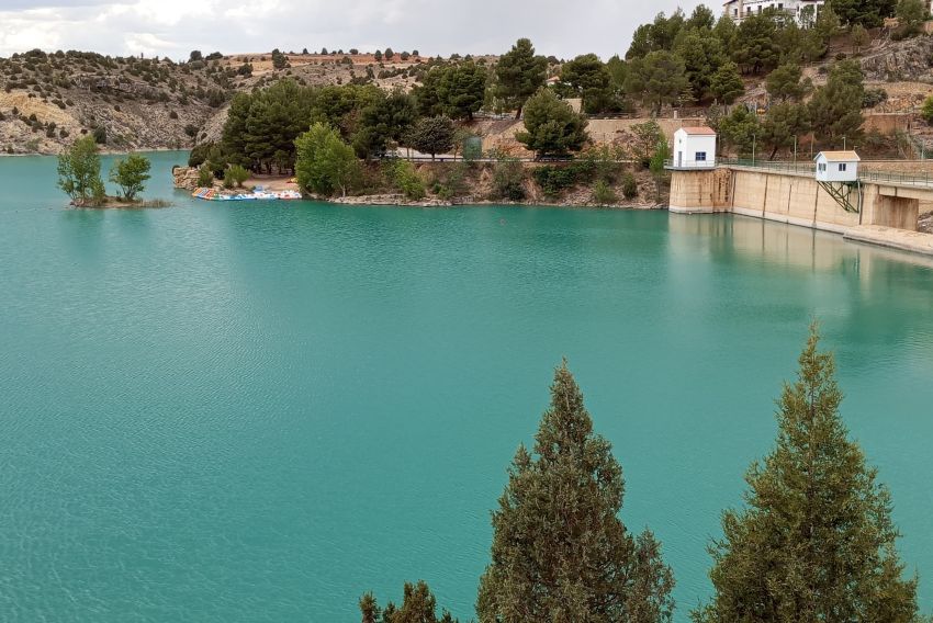 El Arquillo de San Blas se viste ya de verano con un 89,3% de agua embalsada