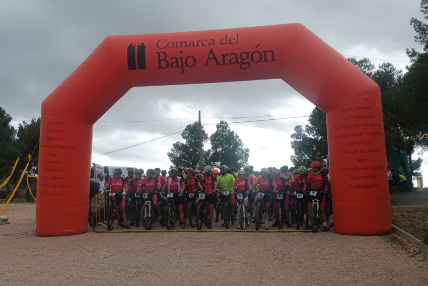 Más de 200 participantes en la BTT de Aguaviva, que esquivó la lluvia