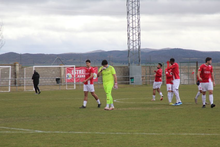 El Calamocha ata al portero Unai y al lateral Escuín, y deja libres diez futbolistas