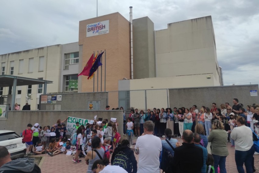 Protesta en el colegio Juan Sobrarias de Alcañiz por “el recorte” en dos docentes