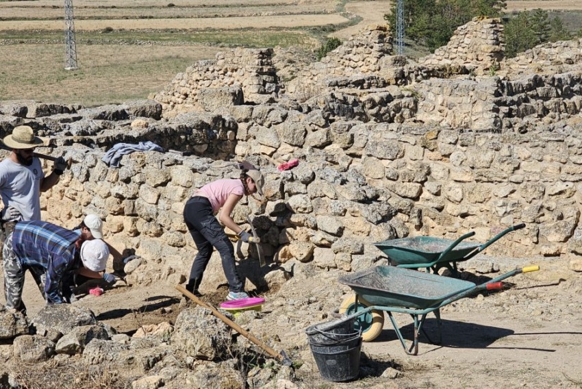 Las excavaciones en Alto Chacón permiten saber más sobre cómo hacían pan hace más de 25 siglos