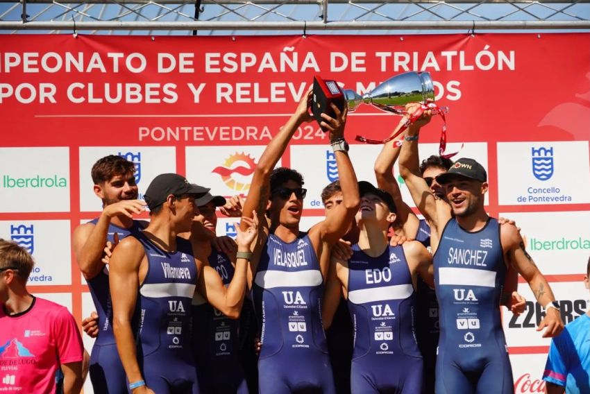 Edo gana la Liga Nacional  de Clubes de triatlón junto a su equipo