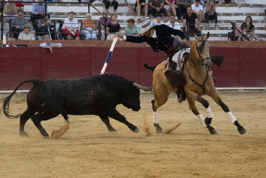 Sebastián Fernández deja buena sensación en una tarde marcada por la polémica con el palco