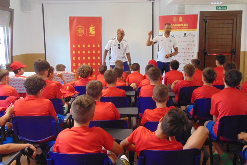 Marcos Senna, en Alcalá de la Selva: “La Selección Española ha cambiado desconfianza por ilusión”