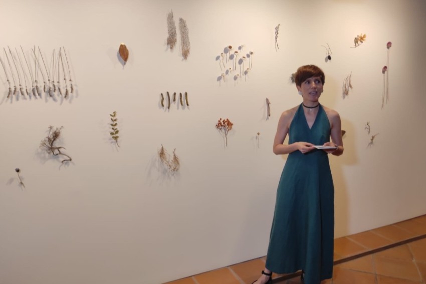 Marta Sánchez enseña su obra de orfebrería vegetal, que recuerda a la Ciencia natural