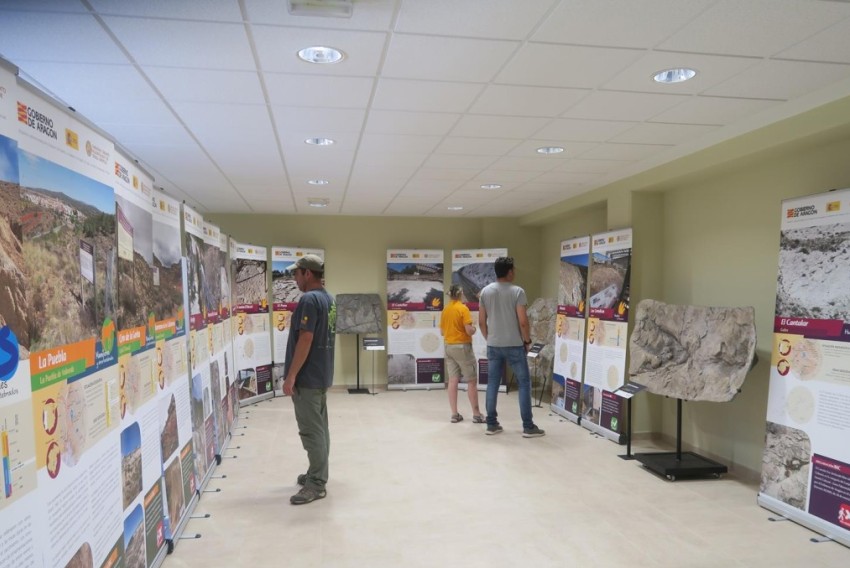 La exposición 'Los yacimientos paleontológicos BIC de la provincia de Teruel' finaliza temporada en Riodeva