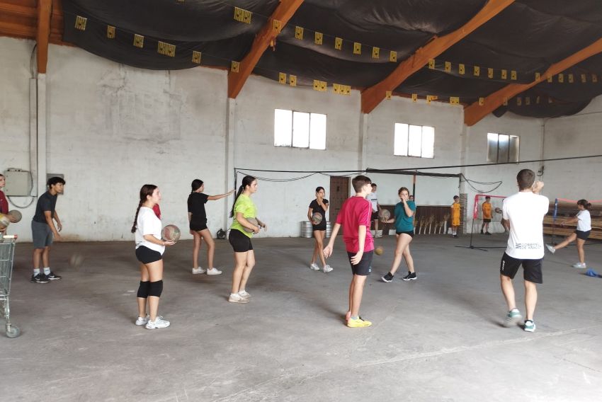 Noguera y Guadalaviar ya disfrutan del voleibol veraniego