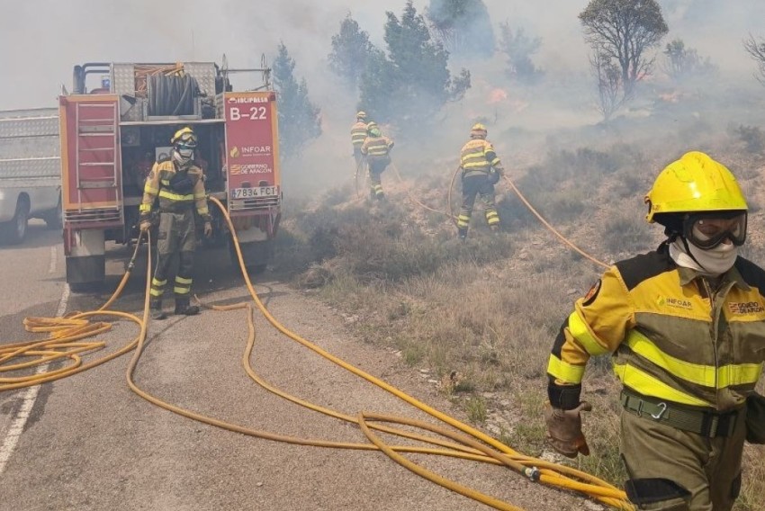 Confinada la población de Corbalán por el incendio forestal, que afecta ya a una superficie de 240 hectáreas