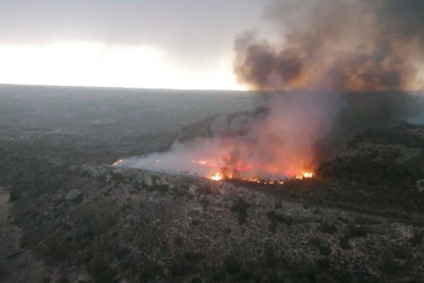 El rayo de una tormenta provoca un incendio en el Desierto de Calanda que quema 5 hectáreas