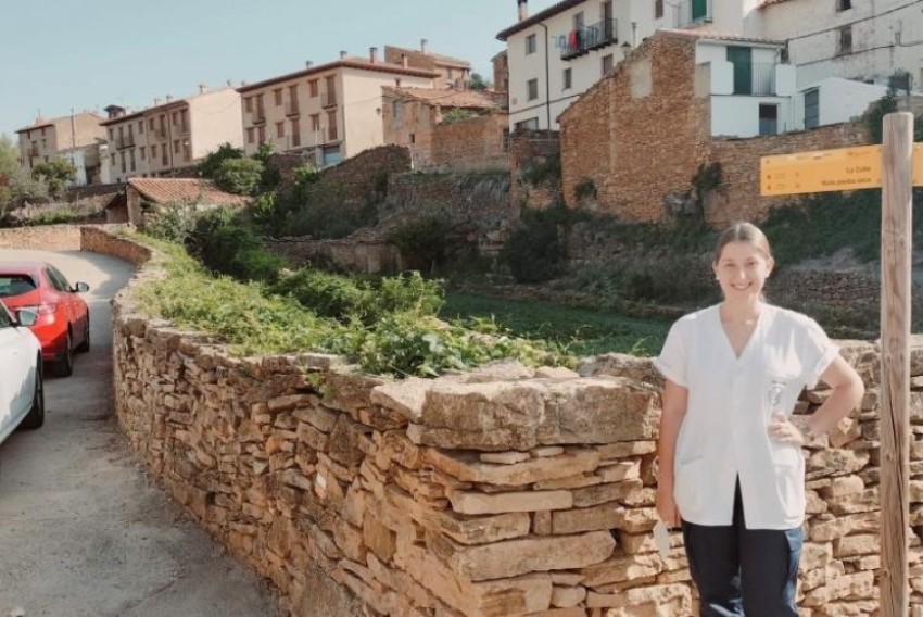 Estudiantes de Medicina y Enfermería de la Universidad de Zaragoza se forman en centros de salud rurales este verano, una de ellas en Cantavieja