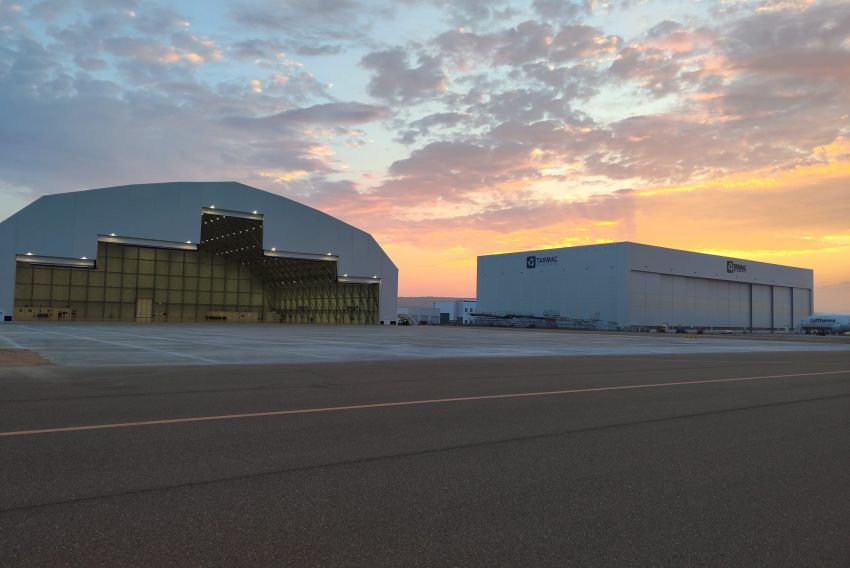 El nuevo hangar metalotextil construido por Tarmac en Teruel recibe su primer A380