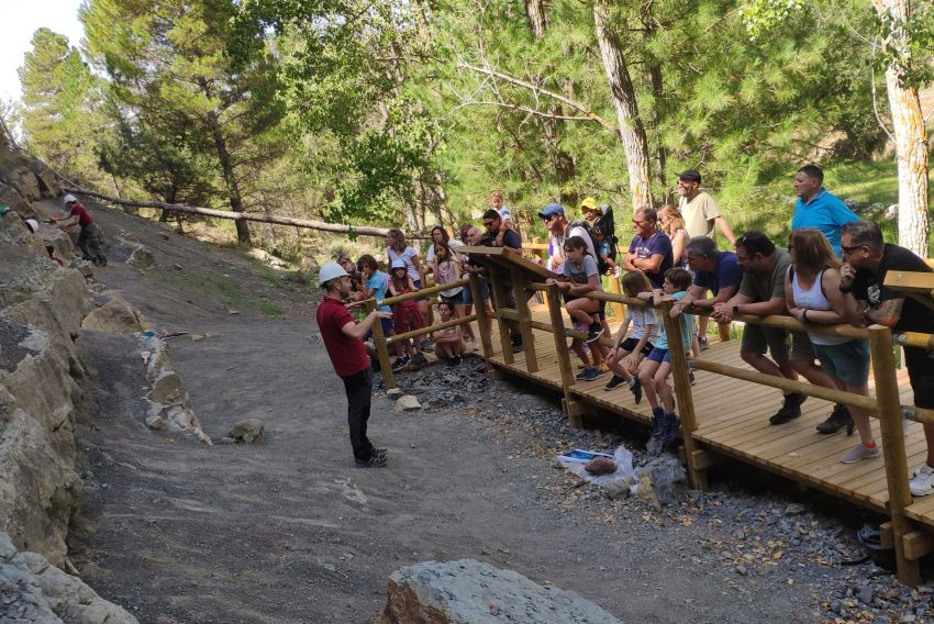 Las icnitas 4D del Río Alcalá atraen a gente incluso de Tarragona por su excepcionalidad