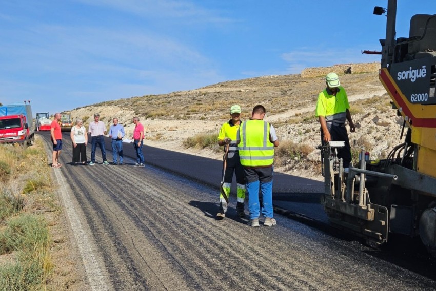 Once vías provinciales verán reforzado su firme gracias a una inversión de 4,3 millones de euros de la Diputación Provincial de Teruel