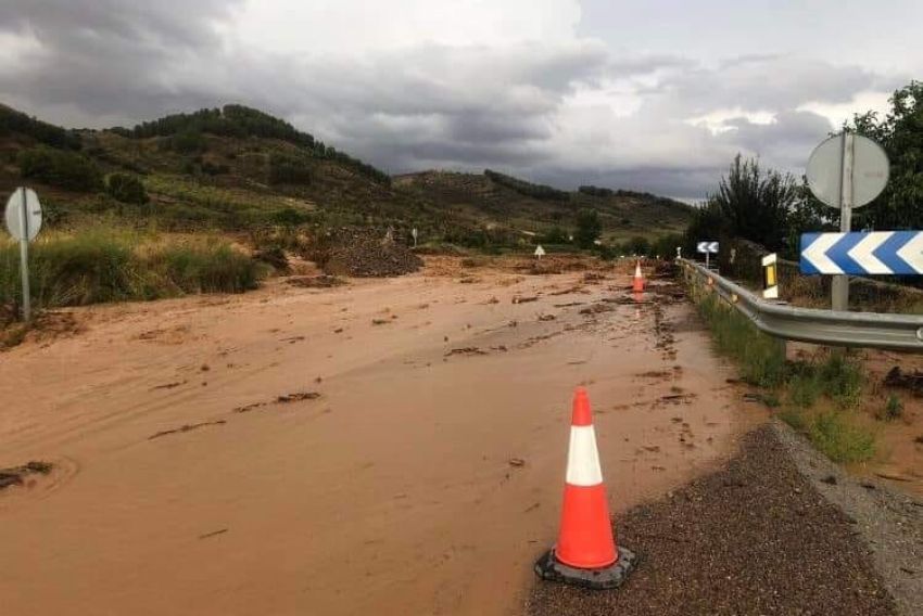 El agua corta por tercer día consecutivo la carretera entre Luco y Burbáguena