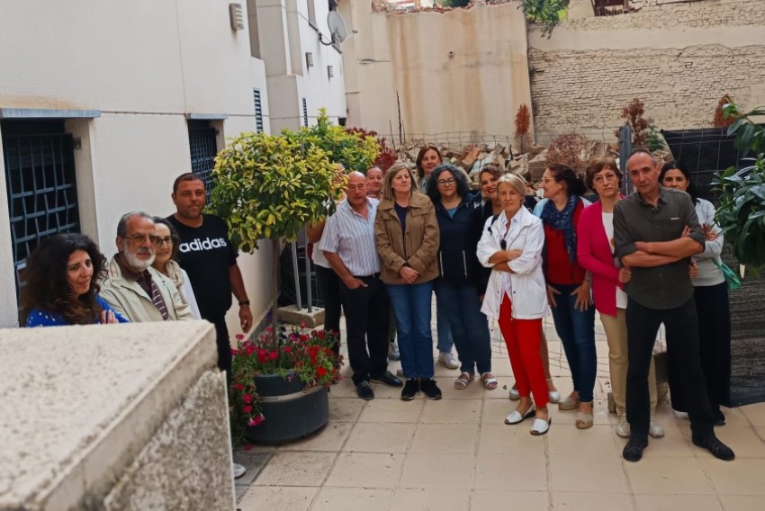 Los escombros del derrumbe de San Francisco que hay en el Residencial Valparaíso llevan 15 meses sin retirarse del patio