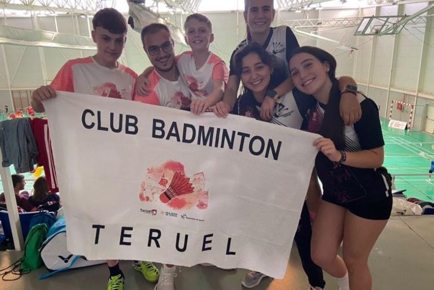 Ángela Lafuente se erige doble campeona de Aragón de bádminton