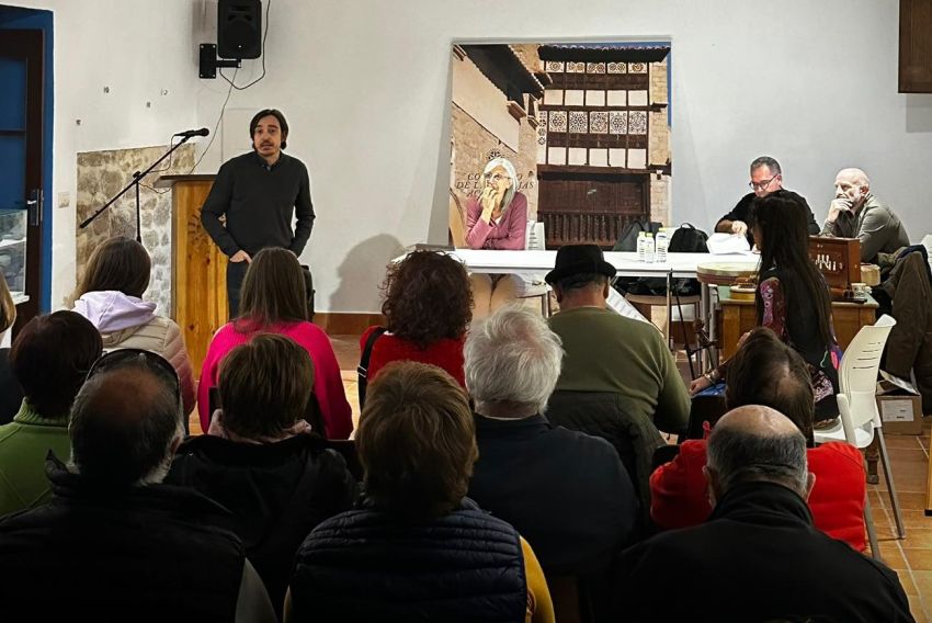 Gran afluencia de público  en el recital poético de Mirambel