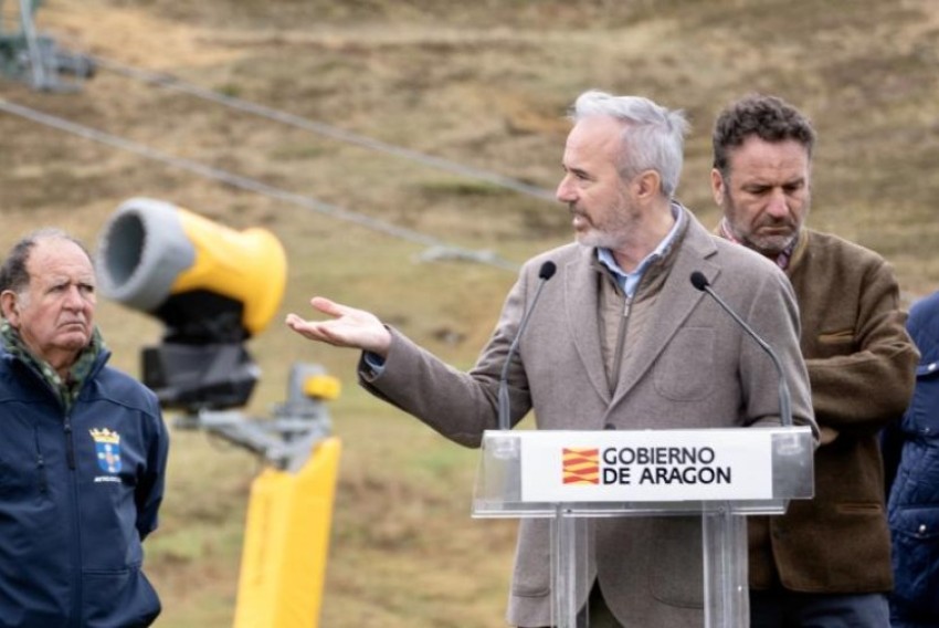 Azcón confirma una inversión de casi 13 millones de euros en cuatro años en las estaciones de esquí de Valdelinares y Javalambre