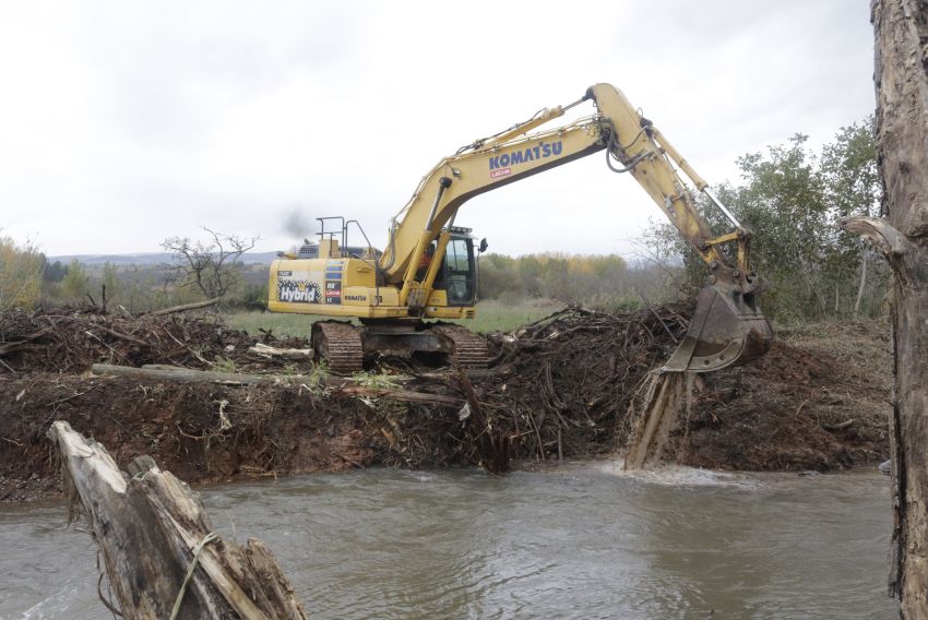 La CHE concluye los trabajos de retirada del tapón en el río Jiloca en Báguena