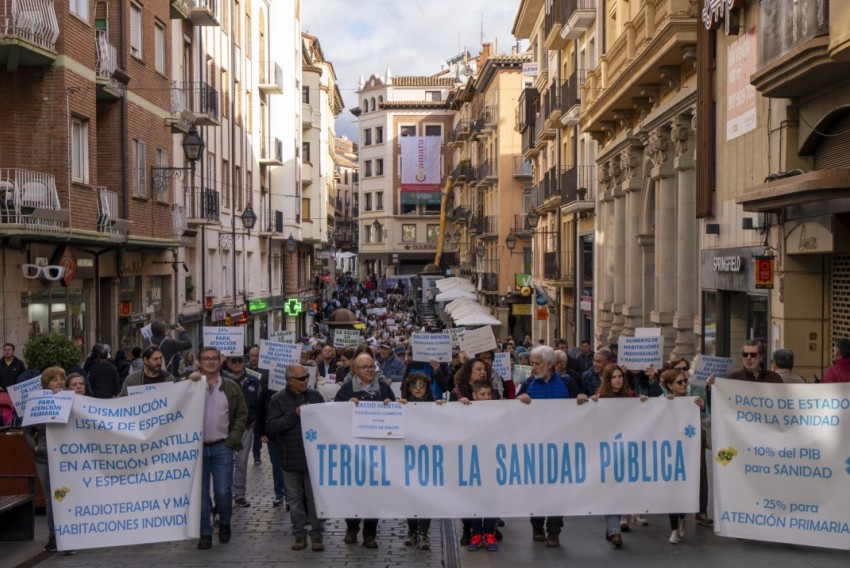 Alrededor de 600 personas reivindican  la mejora de la sanidad pública