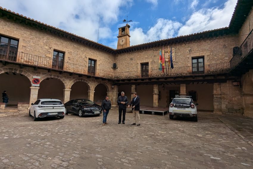 Blasco compromete ayudas del Fite para reformar la plaza Mayor de Albarracín