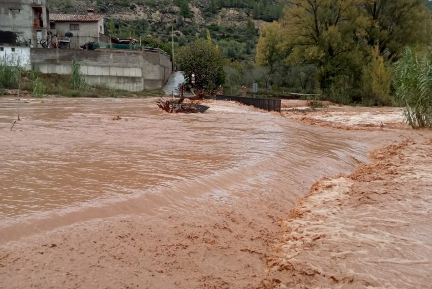 La Guardia Civil tiene que trasladar a quince niños del colegio de Olba hasta el barrio de los Giles por el corte de la carretera