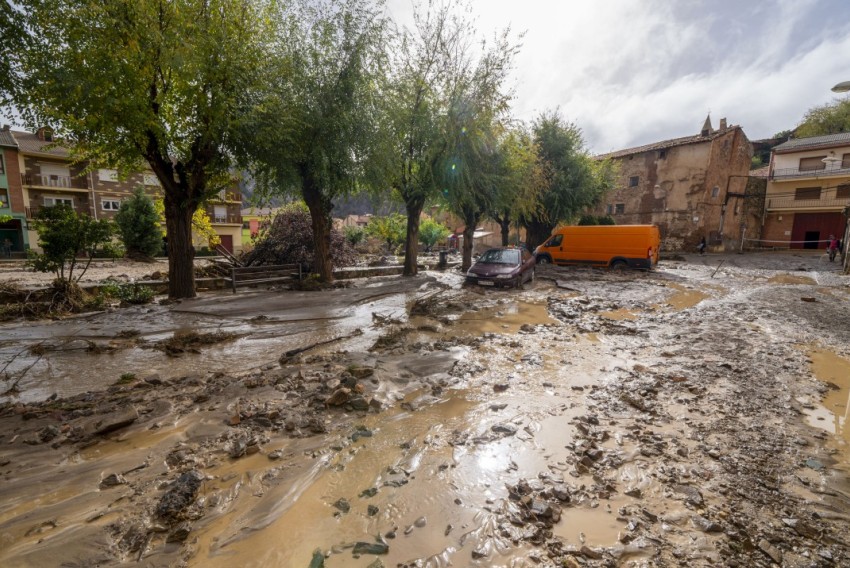 La dana se ceba en Teruel con desalojos puntuales, inundaciones y cortes viarios