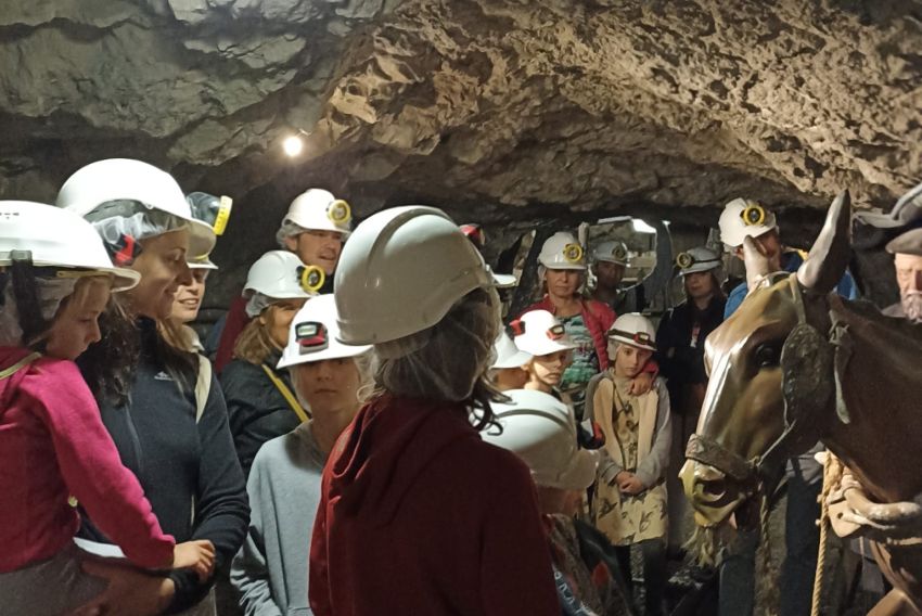 Los visitantes se vuelcan con el Museo Minero  de Escucha en el puente