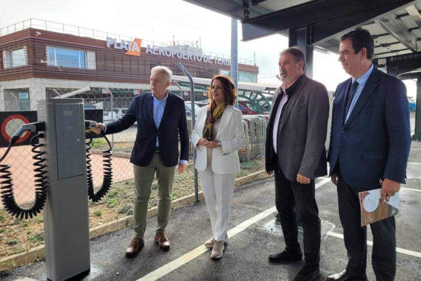 El Aeropuerto de Teruel inaugura un nuevo parking para 160 vehículos e inicia el trámite para la ampliación de su sede