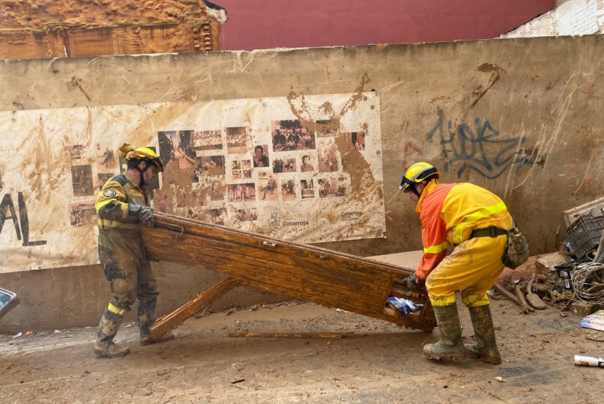 Avanza la titánica labor de limpieza de Catarroja asignada al contingente de Aragón