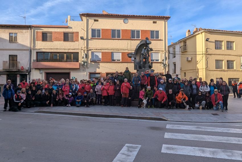 El Club Senderista Comarcal reúne casi 4.500 euros con una marcha para los afectados por la dana