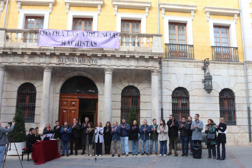 Ayuntamiento de Teruel se une al 25N con representantes de todos los partidos menos Vox