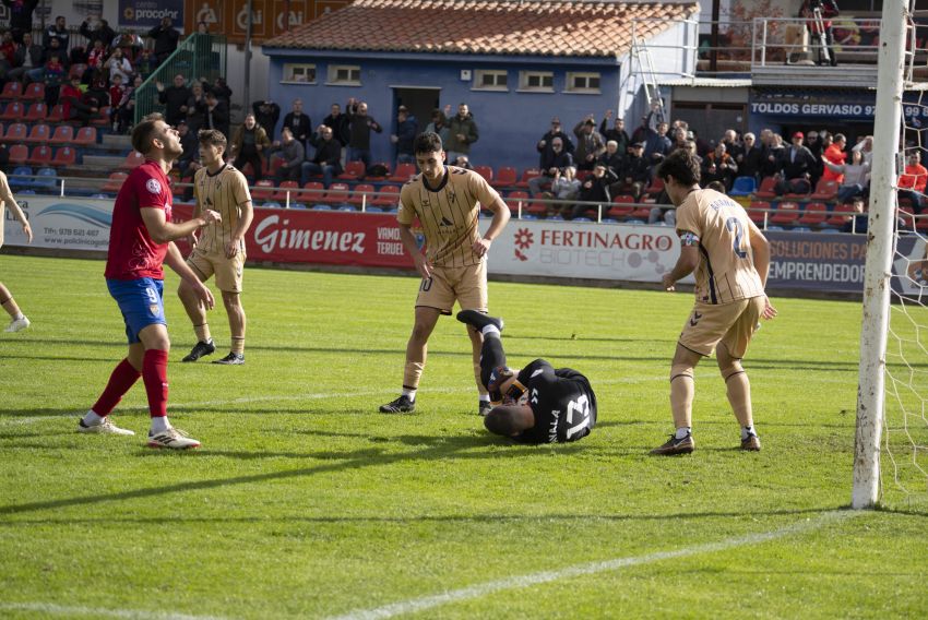 El buen fútbol del CD Teruel no se traduce en puntos en la clasificación