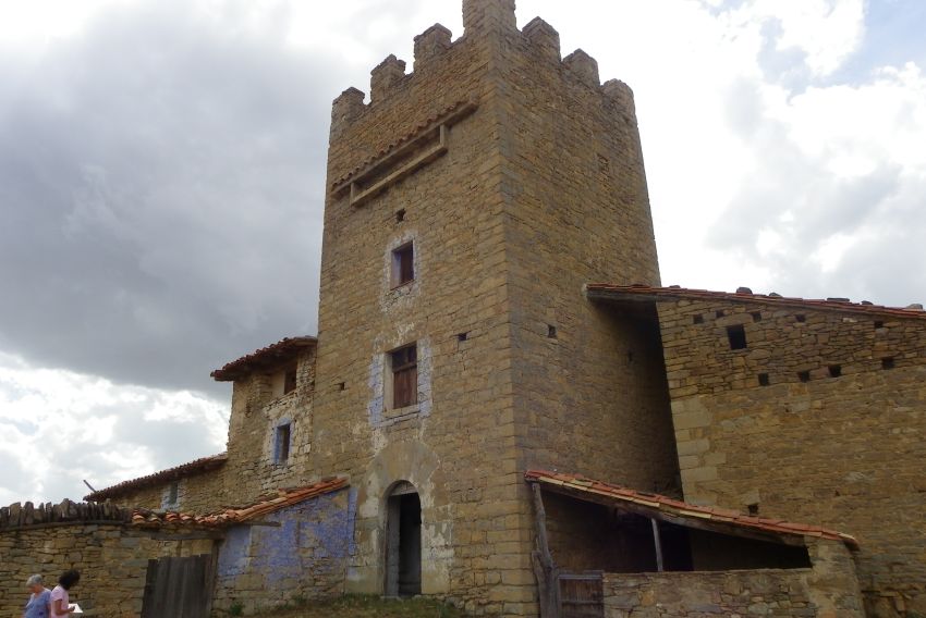 Del gótico al clasicismo, las masías fortificadas del Maestrazgo plasman el arte de su tiempo en pleno campo