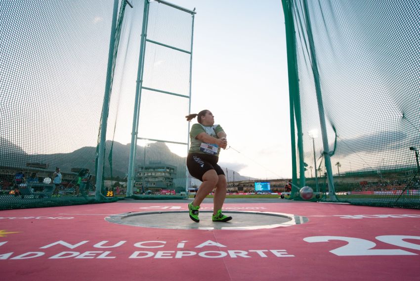 Elena Sanz renueva con su club y prepara ya la campaña 2025 de atletismo