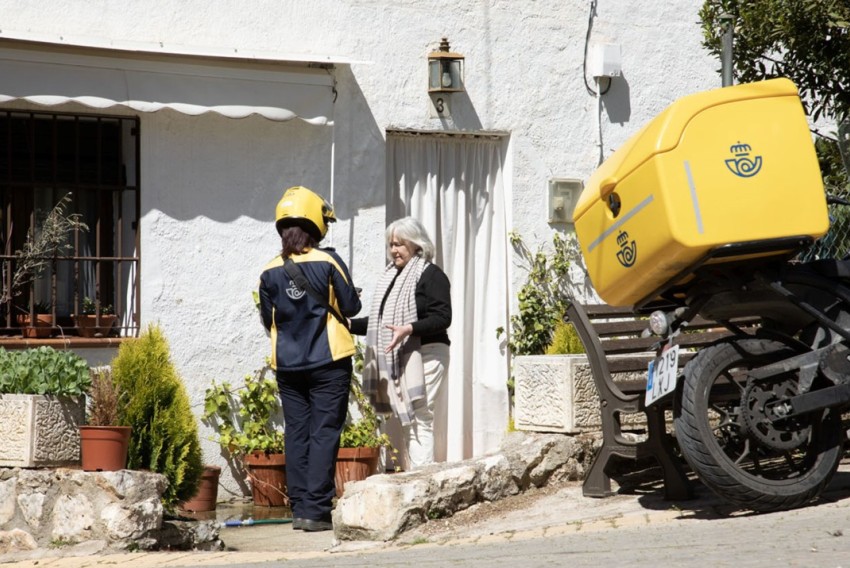 Correos facilitará la retirada e ingreso de dinero en efectivo a los clientes de Caja Rural de Teruel