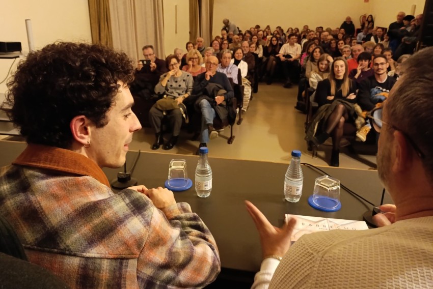 David Sancho llena el Museo de Teruel en la presentación de ‘Barbecho’