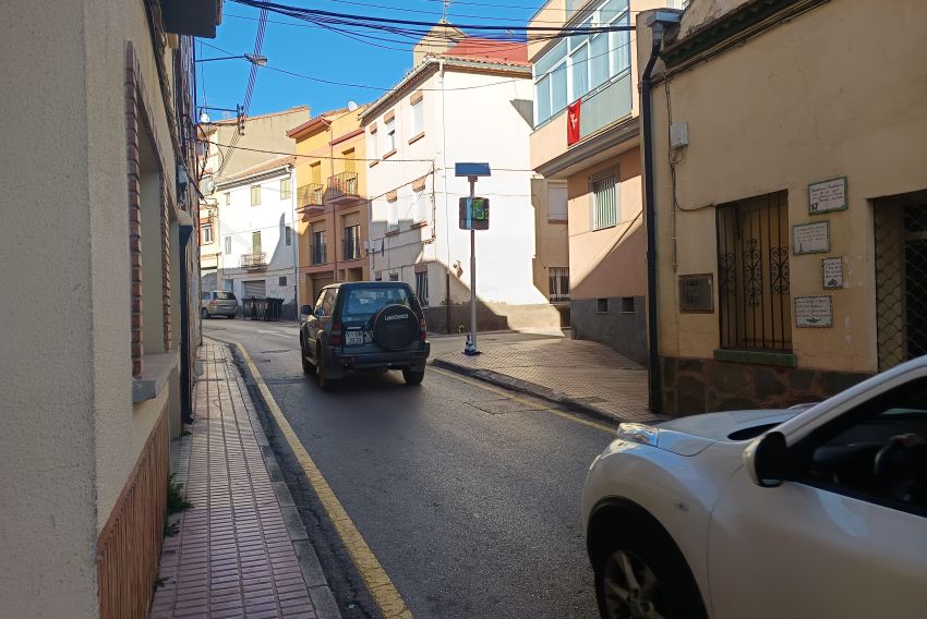 El Ayuntamiento de Teruel instala un radar pedagógico en la calle Fuentebuena para reducir la velocidad