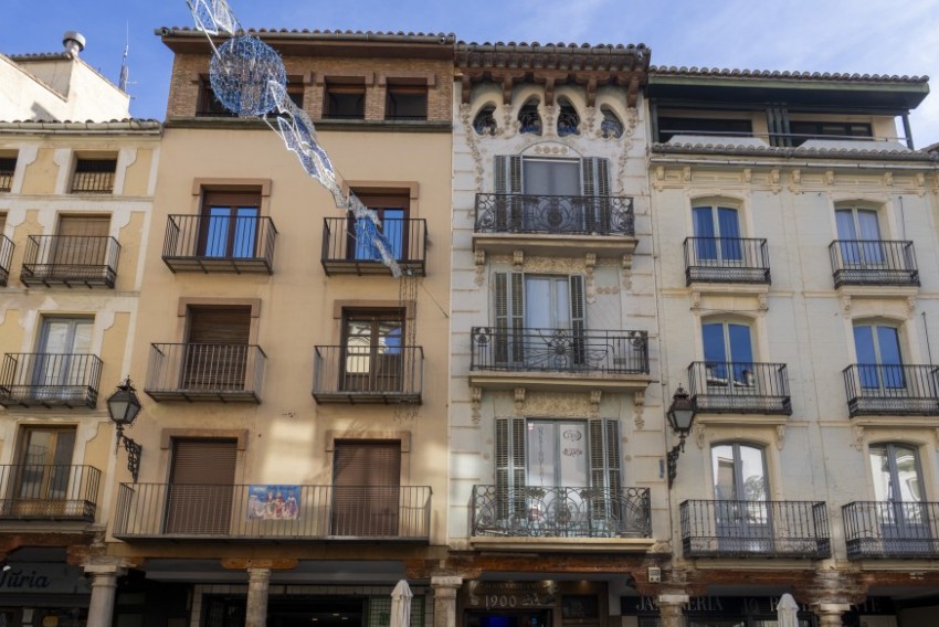 La casa modernista de la Madrileña volverá a su color original tras su próxima restauración