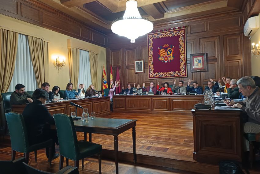 El equipo de gobierno del Ayuntamiento de Teruel se compromete a estudiar dos nuevas pasarelas en el río Turia