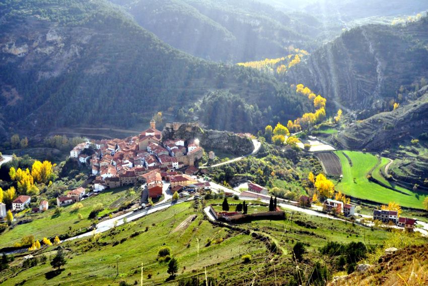 Linares y La Fresneda ven en su entrada Los Pueblos más Bonitos de España un aval para vivir del turismo