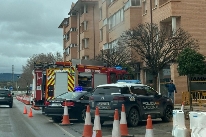 La Policía Local rescata ileso a un matrimonio atrapado en un incendio