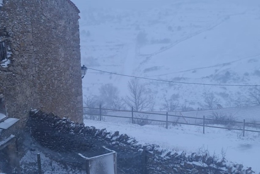 Cinco carreteras turolenses, con restricciones por las nevadas