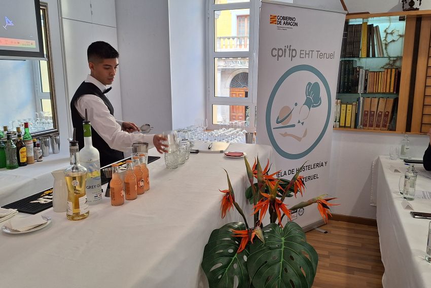 Fernando Espílez en coctelería y Guillermo de Gracia y Guillermo Quiles en cocina ganan el concurso de Escuela de Hostelería y Turismo de Teruel