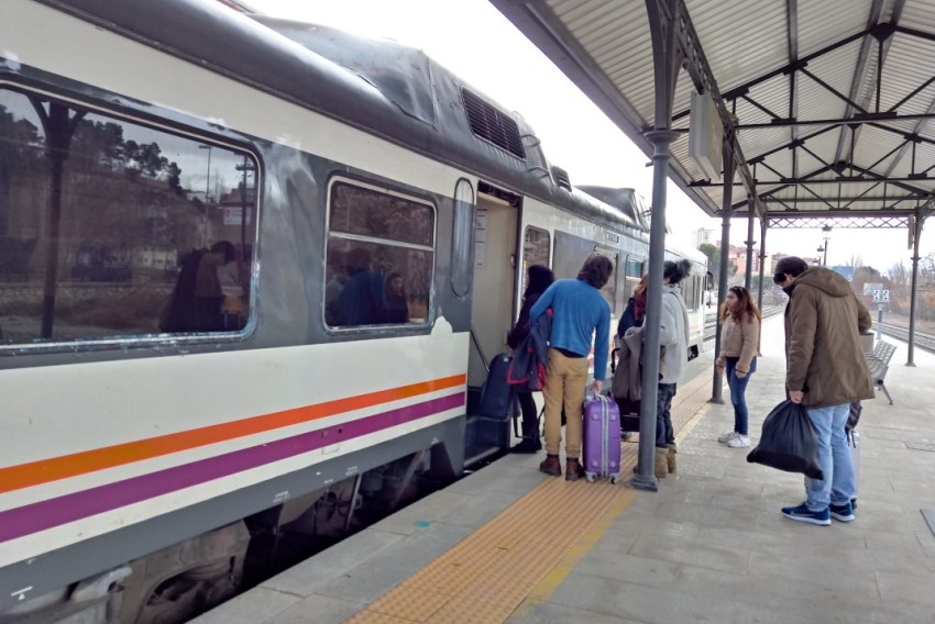 Renfe ajusta con los municipios afectados por el cierre de la línea Zaragoza-Teruel- Sagunto los detalles del plan alternativo de transporte por carretera