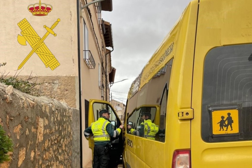 La Guardia Civil detecta en Alfambra a un conductor de transporte escolar que conducía bajo los efectos del alcohol y las drogas