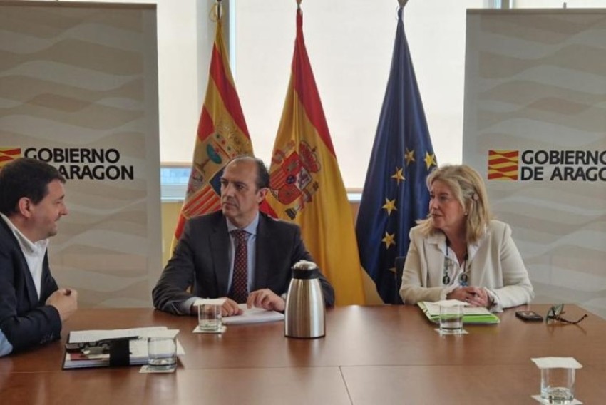 El Departamento de Sanidad y el Ayuntamiento de Alcañiz estudian cómo mejorar la dotación de UVI móvil