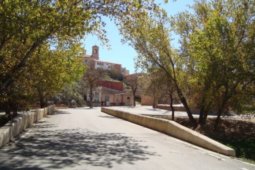 Las fisuras en el colegio de Foz Calanda hacen replantear el PGOU para su traslado